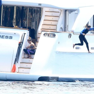 Sylvester Stallone, sa femme Jennifer Flavin et leurs filles Sophia, Sistine et Scarlet profitent de leurs vacances à bord de leur yacht dans le sud de la France, le 14 juillet 2015.