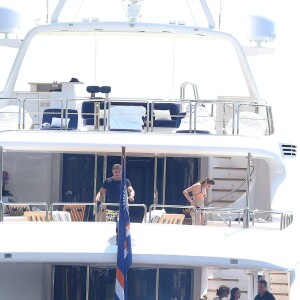 Sylvester Stallone, sa femme Jennifer Flavin et leurs filles Sophia, Sistine et Scarlet profitent de leurs vacances à bord de leur yacht dans le sud de la France, le 14 juillet 2015.