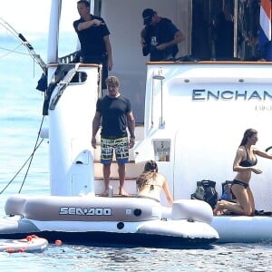 Sylvester Stallone, sa femme Jennifer Flavin et leurs filles Sophia, Sistine et Scarlet profitent de leurs vacances à bord de leur yacht dans le sud de la France, le 14 juillet 2015.