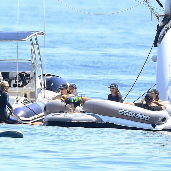 Sylvester Stallone, sa femme Jennifer Flavin et leurs filles Sophia, Sistine et Scarlet profitent de leurs vacances à bord de leur yacht dans le sud de la France, le 14 juillet 2015.