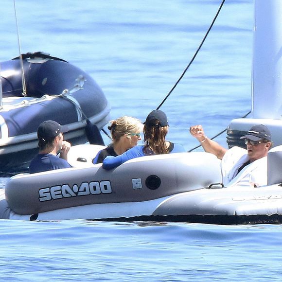 Sylvester Stallone, sa femme Jennifer Flavin et leurs filles Sophia, Sistine et Scarlet profitent de leurs vacances à bord de leur yacht dans le sud de la France, le 14 juillet 2015.