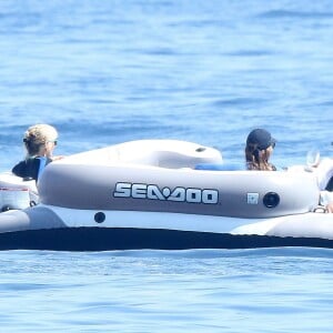 Sylvester Stallone, sa femme Jennifer Flavin et leurs filles Sophia, Sistine et Scarlet profitent de leurs vacances à bord de leur yacht dans le sud de la France, le 14 juillet 2015.