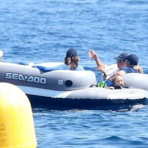 Sylvester Stallone, sa femme Jennifer Flavin et leurs filles Sophia, Sistine et Scarlet profitent de leurs vacances à bord de leur yacht dans le sud de la France, le 14 juillet 2015.