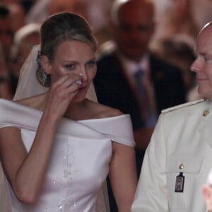 Le prince Albert II de Monaco et la princesse Charlene lors de leur mariage religieux en la chapelle Sainte-Devote, le 2 juillet 2011 à Monaco