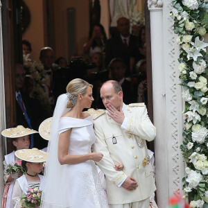 Le prince Albert II de Monaco et la princesse Charlene lors de leur mariage religieux en la chapelle Sainte-Devote, le 2 juillet 2011 à Monaco