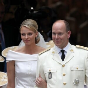 Le prince Albert II de Monaco et la princesse Charlene lors de leur mariage religieux en la chapelle Sainte-Devote, le 2 juillet 2011 à Monaco