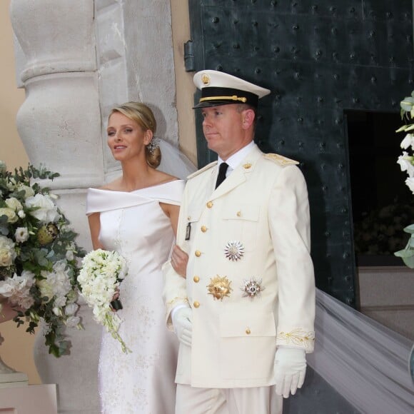 Le prince Albert II de Monaco et la princesse Charlene lors de leur mariage religieux en la chapelle Sainte-Devote, le 2 juillet 2011 à Monaco