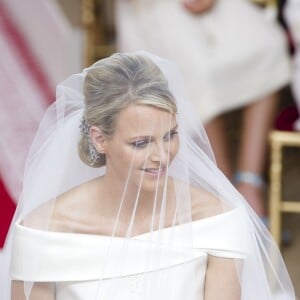 Le prince Albert II de Monaco et la princesse Charlene lors de leur mariage religieux en la chapelle Sainte-Devote, le 2 juillet 2011 à Monaco