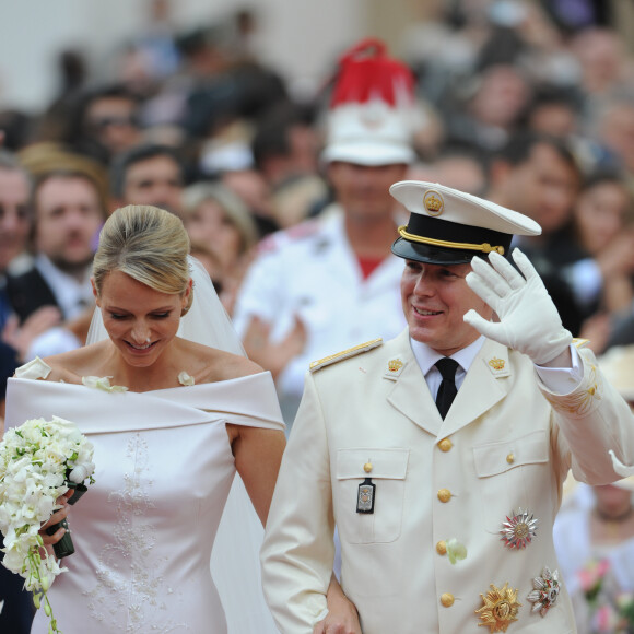 Le prince Albert II de Monaco et la princesse Charlene lors de leur mariage religieux en la chapelle Sainte-Devote, le 2 juillet 2011 à Monaco