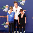  Brooklyn Beckham et ses frères Romeo et Cruz lors des Nickelodeon Kid's Choice Sports Awards au UCLA Pauley Pavilion de Los Angeles, le 16 juillet 2015 