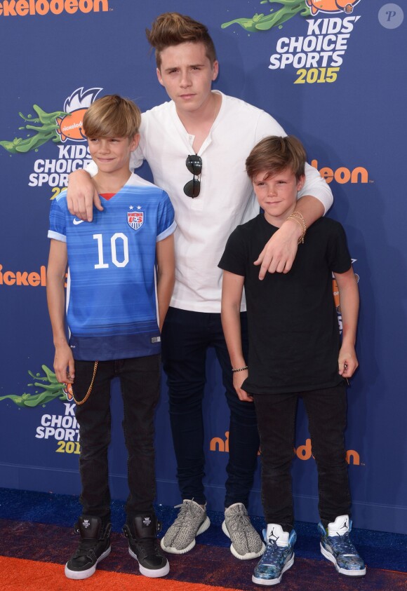 Romeo, Brooklyn et Cruz Beckham lors des Nickelodeon Kid's Choice Sports Awards au UCLA Pauley Pavilion de Los Angeles, le 16 juillet 2015