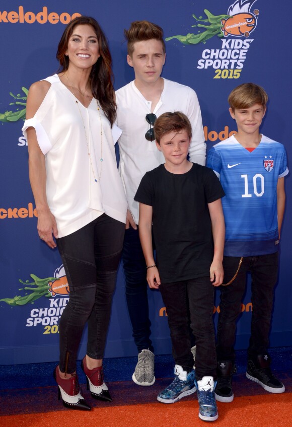 Hope Solo, Romeo Beckham, Brooklyn Beckham et Cruz Beckham lors des Nickelodeon Kid's Choice Sports Awards au UCLA Pauley Pavilion de Los Angeles, le 16 juillet 2015