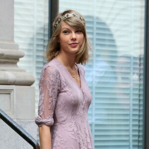 - Taylor Swift quitte son appartement de New York le 13 juillet 2015.  