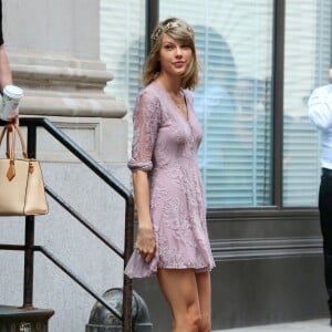 - Taylor Swift quitte son appartement de New York le 13 juillet 2015. 