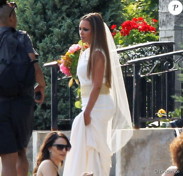 Exclusif - Vanessa Williams, sublime dans sa robe Carmen Marc Valvo, épouse son compagnon Jim Skrip à Buffalo (État de New York) le 4 juillet 2015.