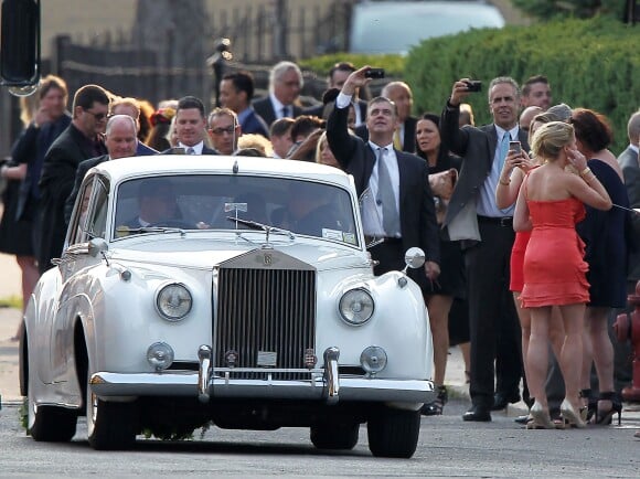 Exclusif - Vanessa Williams et Jim Skrip en voiture, photographiés par les invités de leur mariage à Buffalo (État de New York) le 4 juillet 2015.