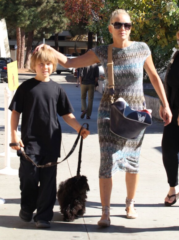Exclu : Sharon Stone et son fils aîné dans les rues de West Hollywood, à Los Angeles, le 4 novembre 2012.