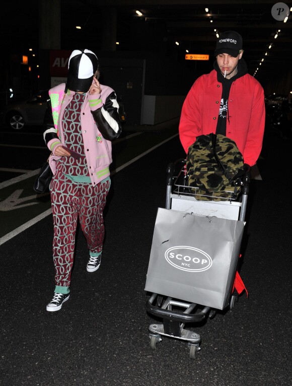 Rita Ora et son compagnon Ricky Hilfiger de retour à l'aéroport de Londres après avoir passé des vacances dans les Caraïbes - Le 3 janvier 2015 