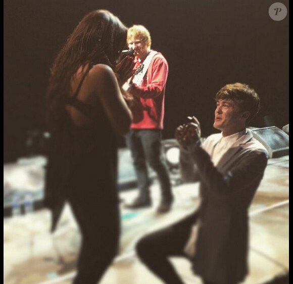 Jake Roche a fait sa demande en mariage à Jesy Nelson devant Ed Sheeran / juillet 2015