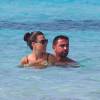 Le footballeur espagnol Xavi et sa femme Nuria en vacances à Ibiza en Espagne le 18 juillet 2015.