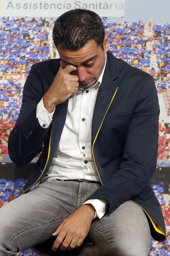 Xavi Hernandez, ému lors d'une cérémonie organisée à l'occasion de son départ du FC Barcelone à Barcelone, le 3 juin 2015.