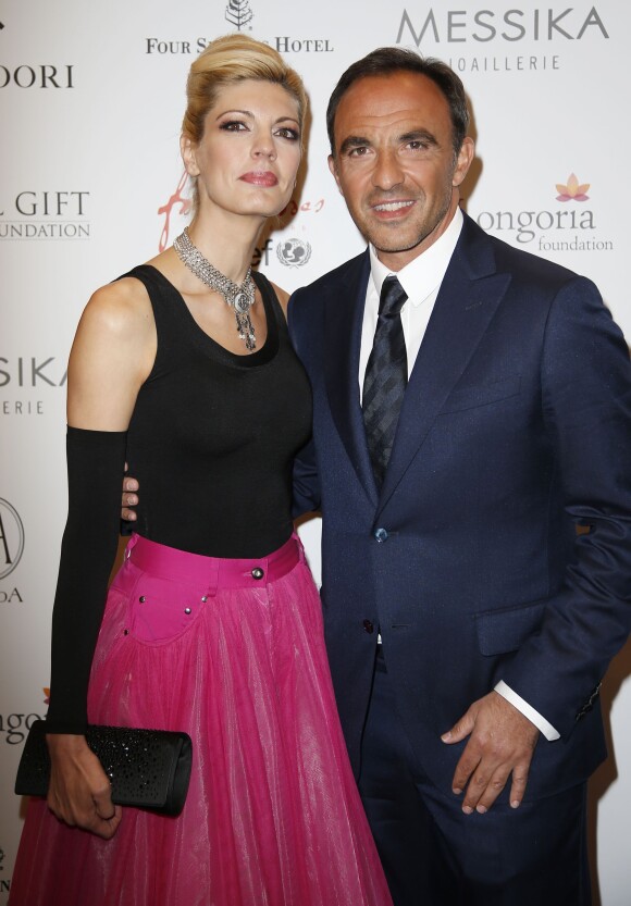 Nikos Aliagas et sa compagne Tina Grigoriou - Photocall au Dîner du Global Gift Gala au profit de L'Unicef France Frimousses de Créateurs à Paris, le 25 mai 2015.