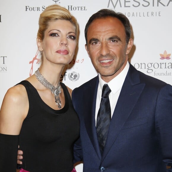 Nikos Aliagas et sa compagne Tina Grigoriou - Photocall au Dîner du Global Gift Gala au profit de L'Unicef France Frimousses de Créateurs à Paris, le 25 mai 2015.