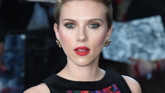 Scarlett Johansson, cheveux rouges et coupe garçonne, dévoile sa métamorphose...