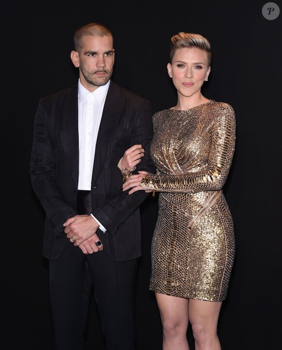 Scarlett Johansson et son mari Romain Dauriac au défilé Tom Ford Automne/Hiver pour femme à Los Angeles, le 20 février 2015.