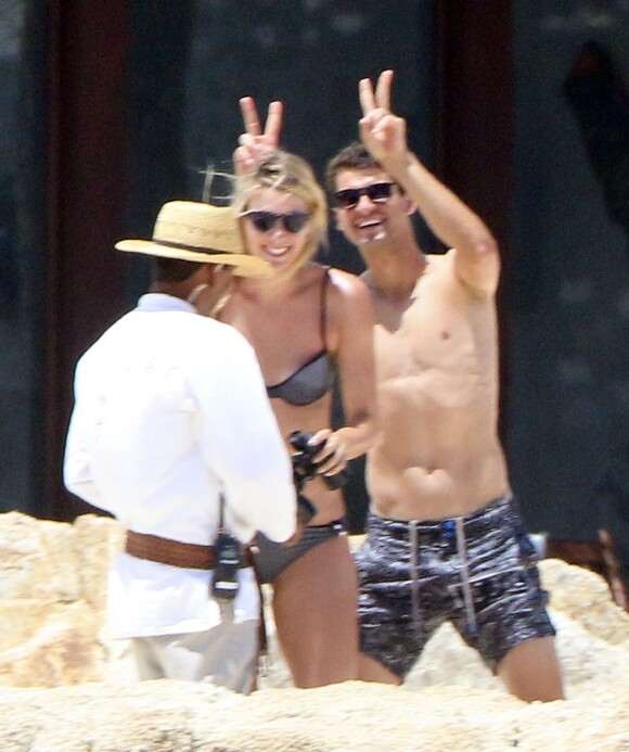 Maria Sharapova et Grigor Dimitrov sur une plage de Los Cabos, le 9 juillet 2014