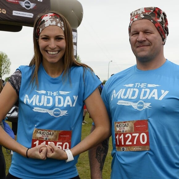 Laury Thilleman et Christian Califano - Départ de la course "The Mud Day Paris" à Beynes le 8 mai 2015.