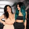 Kim Kardashian et sa soeur Kylie Jenner lors du lancement de Kylie Hair Kouture ( une nouvelle ligne d'extensions de cheveux créée par Kylie Jenner ) à Beverly Hills, le 13 novembre 2014.