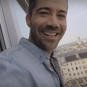 Emmanuel Moire dans le clip de son dernier single intitulé Bienvenue