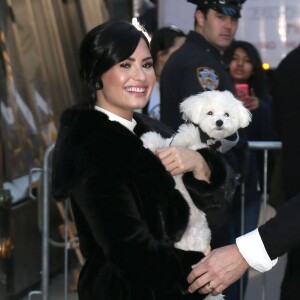 Demi Lovato s'est rendue, avec son chien, sur le plateau de l'émission TV "Good Morning America" à New York. Le 12 mars 2015