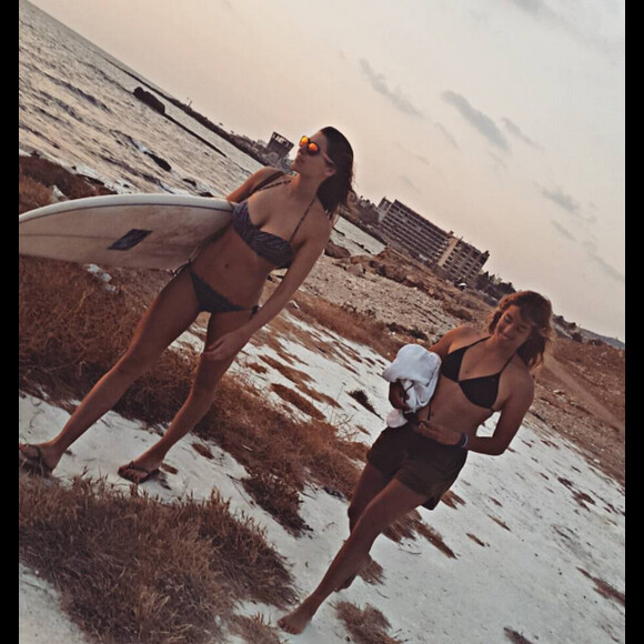 La sexy Laury Thilleman en vacances au Liban où elle fête ce 30 juillet son 24e anniversaire. Juillet 2015.