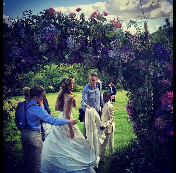La belle Jacqui arrive à son mariage avec Guy Richie le 30 juillet 2015