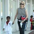  Charlize Theron emm&egrave;ne son fils Jackson &agrave; son cours de karat&eacute; &agrave; Los Angeles, Le 16 mars 2015 