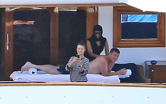 James Douglas Packer (compagnon de Miranda Kerr) en vacances sur son yacht sur l'île de Minorque aux Baléares en Espagne le 10 septembre 2014
