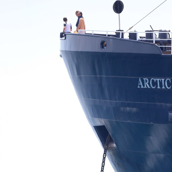 Semi-Exclusif - Seal et sa nouvelle compagne Erica Packer sur un yacht avec des amis lors de leurs vacances à Ibiza, le 4 août 2015