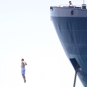 Semi-Exclusif - Seal et sa nouvelle compagne Erica Packer sur un yacht avec des amis lors de leurs vacances à Ibiza, le 4 août 2015