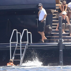 Semi-Exclusif - Seal et sa nouvelle compagne Erica Packer sur un yacht avec des amis lors de leurs vacances à Ibiza, le 4 août 2015