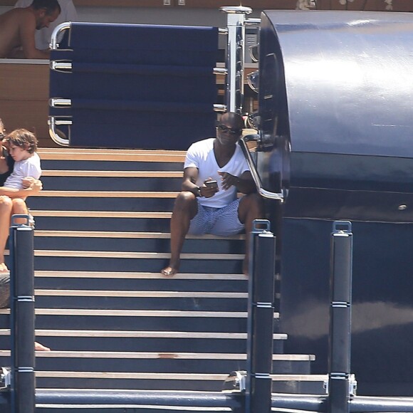 Semi-Exclusif - Seal et sa nouvelle compagne Erica Packer sur un yacht avec des amis lors de leurs vacances à Ibiza, le 4 août 2015