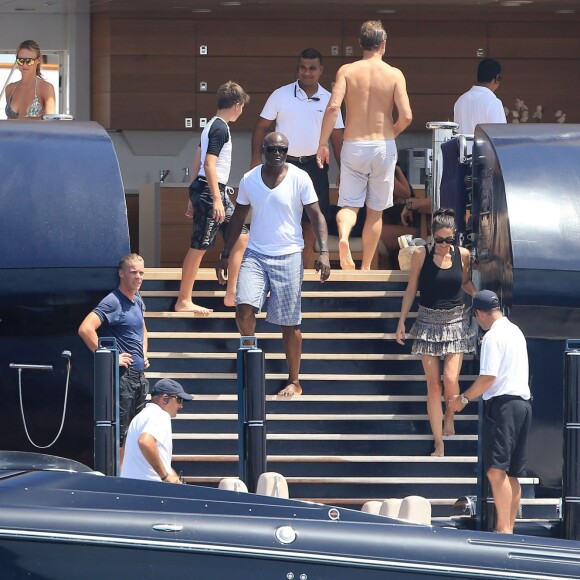 Semi-Exclusif - Seal et sa nouvelle compagne Erica Packer sur un yacht avec des amis lors de leurs vacances à Ibiza, le 4 août 2015