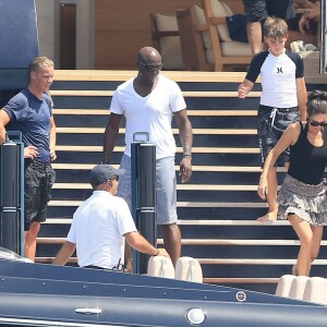 Semi-Exclusif - Seal et sa nouvelle compagne Erica Packer sur un yacht avec des amis lors de leurs vacances à Ibiza, le 4 août 2015