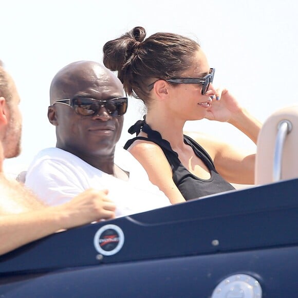 Semi-Exclusif - Seal et sa nouvelle compagne Erica Packer sur un yacht avec des amis lors de leurs vacances à Ibiza, le 4 août 2015
