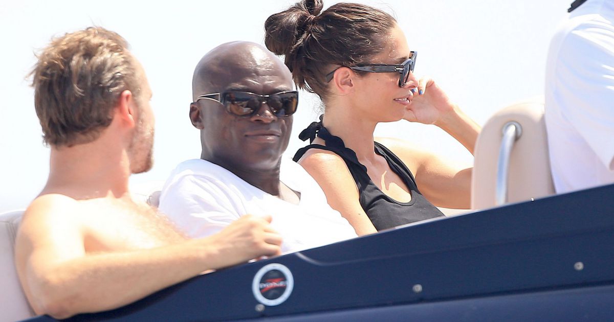 SemiExclusif Seal et sa nouvelle compagne Erica Packer sur un yacht avec des amis lors de SemiExclusif Seal et sa nouvelle compagne Erica Packer sur un yacht avec des amis lors de