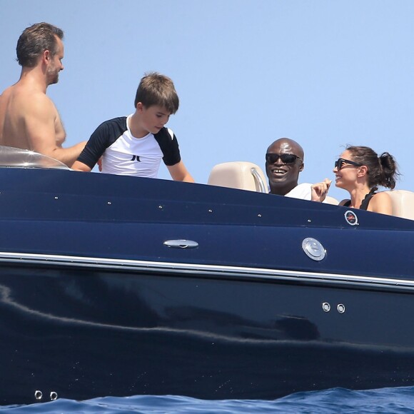 Semi-Exclusif - Seal et sa nouvelle compagne Erica Packer sur un yacht avec des amis lors de leurs vacances à Ibiza, le 4 août 2015