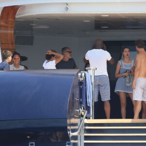Semi-Exclusif - Seal et sa nouvelle compagne Erica Packer sur un yacht avec des amis lors de leurs vacances à Ibiza, le 4 août 2015
