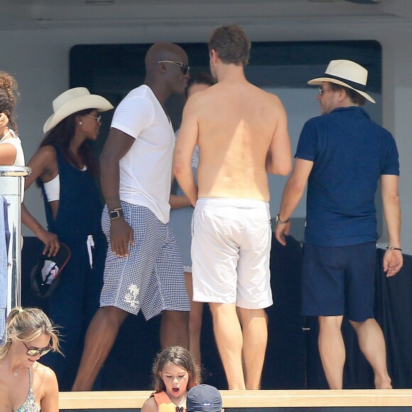 Semi-Exclusif - Seal et sa nouvelle compagne Erica Packer sur un yacht avec des amis lors de leurs vacances à Ibiza, le 4 août 2015