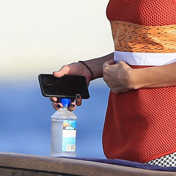 Semi-Exclusif - Seal et sa nouvelle compagne Erica Packer, très amoureux, quittent leur yacht pour rejoindre la terre ferme lors de leurs vacances à Ibiza, le 3 août 2015.